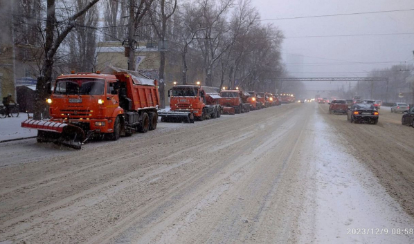 Техника работает на улицах города.