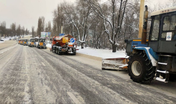 Уборка снега в городе.