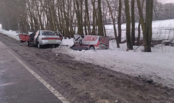 Два человека пострадали в ДТП.