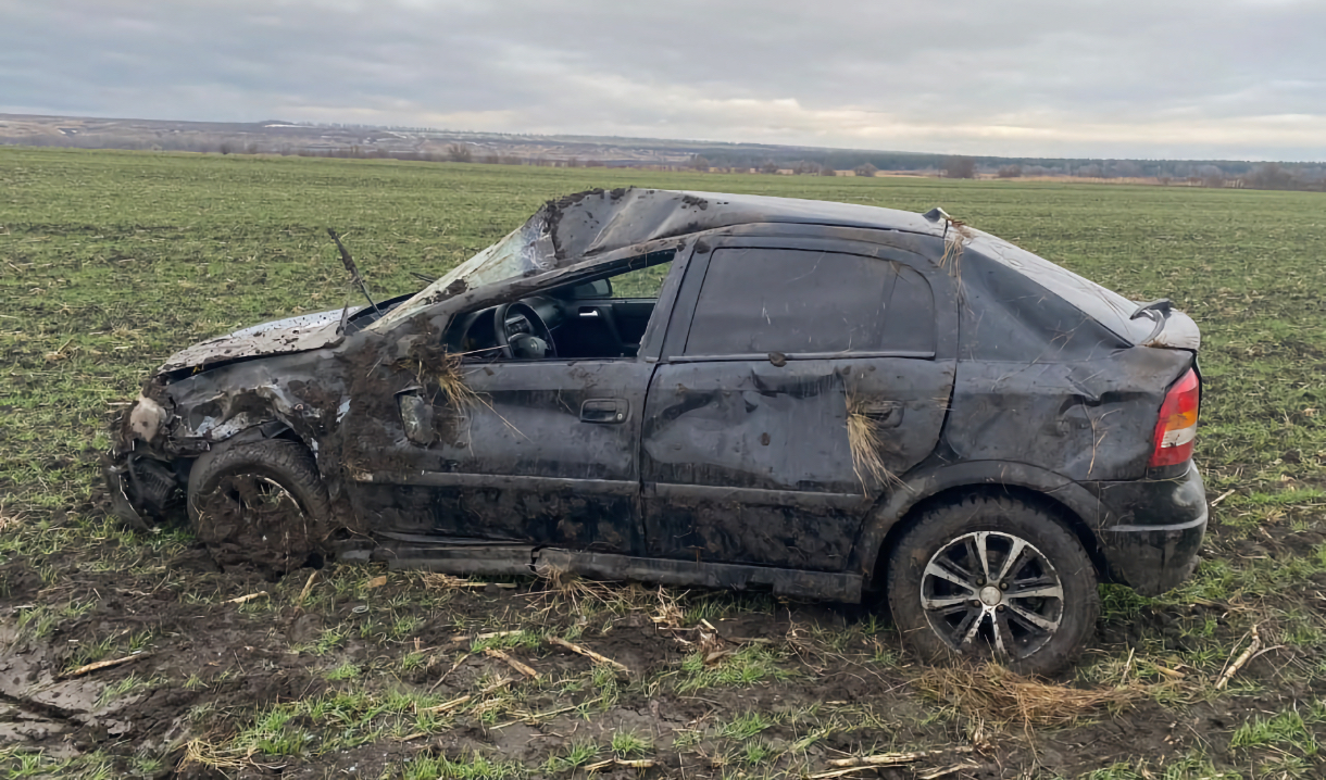 Под Воронежем в больницу обратился водитель опрокинувшегося Opel