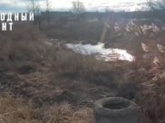 Стоки текут в реку.