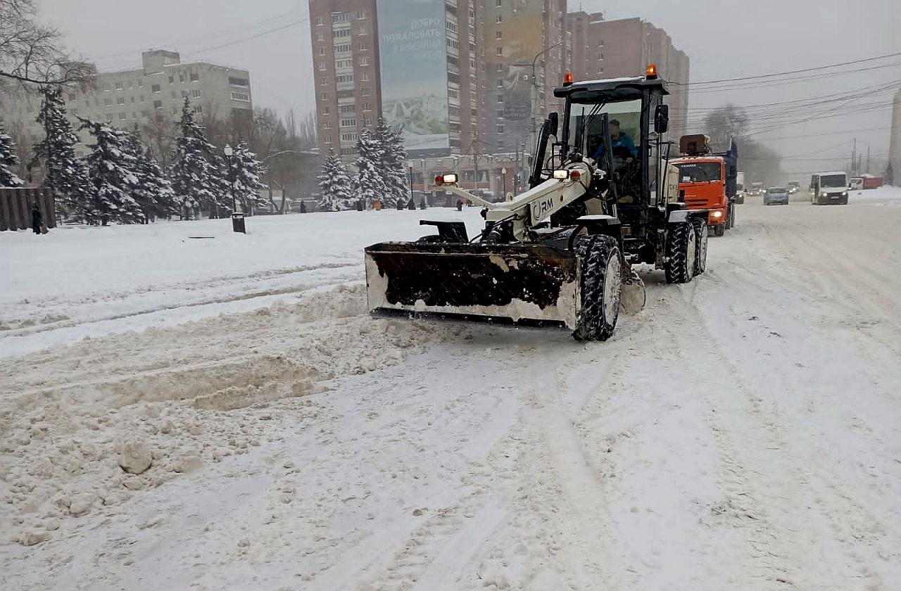 Воронежцев призывают не парковать авто на основных магистралях для их  очистки от снега