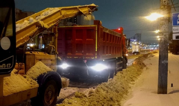 Вывоз снега в Воронеже.