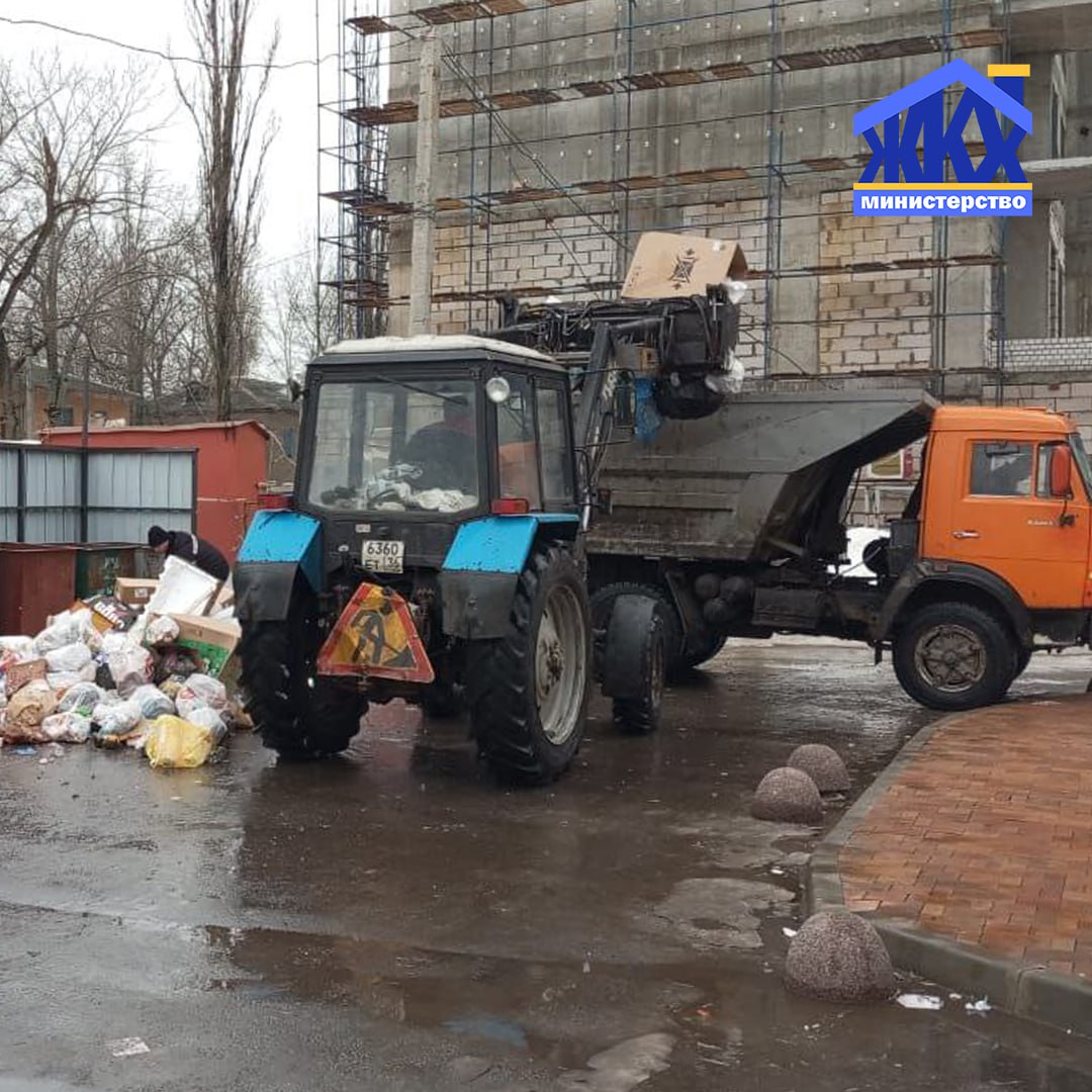 В Воронеже с переполненных мусорных площадок вывезли уже больше половины  отходов