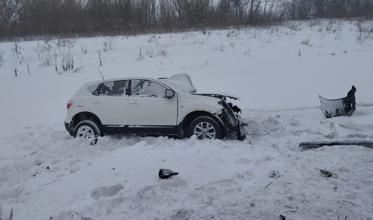 Под Воронежем в столкновении трёх авто погиб 1 человек и 5 пострадали