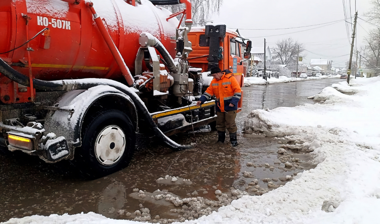 С улиц Воронежа из гигантских луж за день откачали 568 кубометров воды