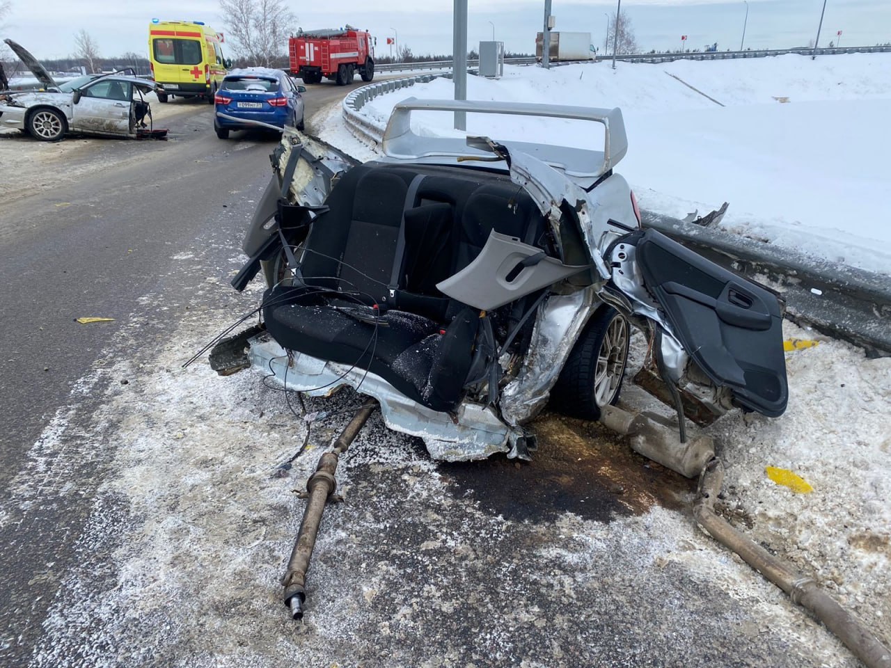 Под Воронежем Subaru разорвало на две части: 23-летний пассажир в больнице