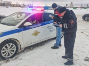 Полицейские с приставами ловили нарушителей.