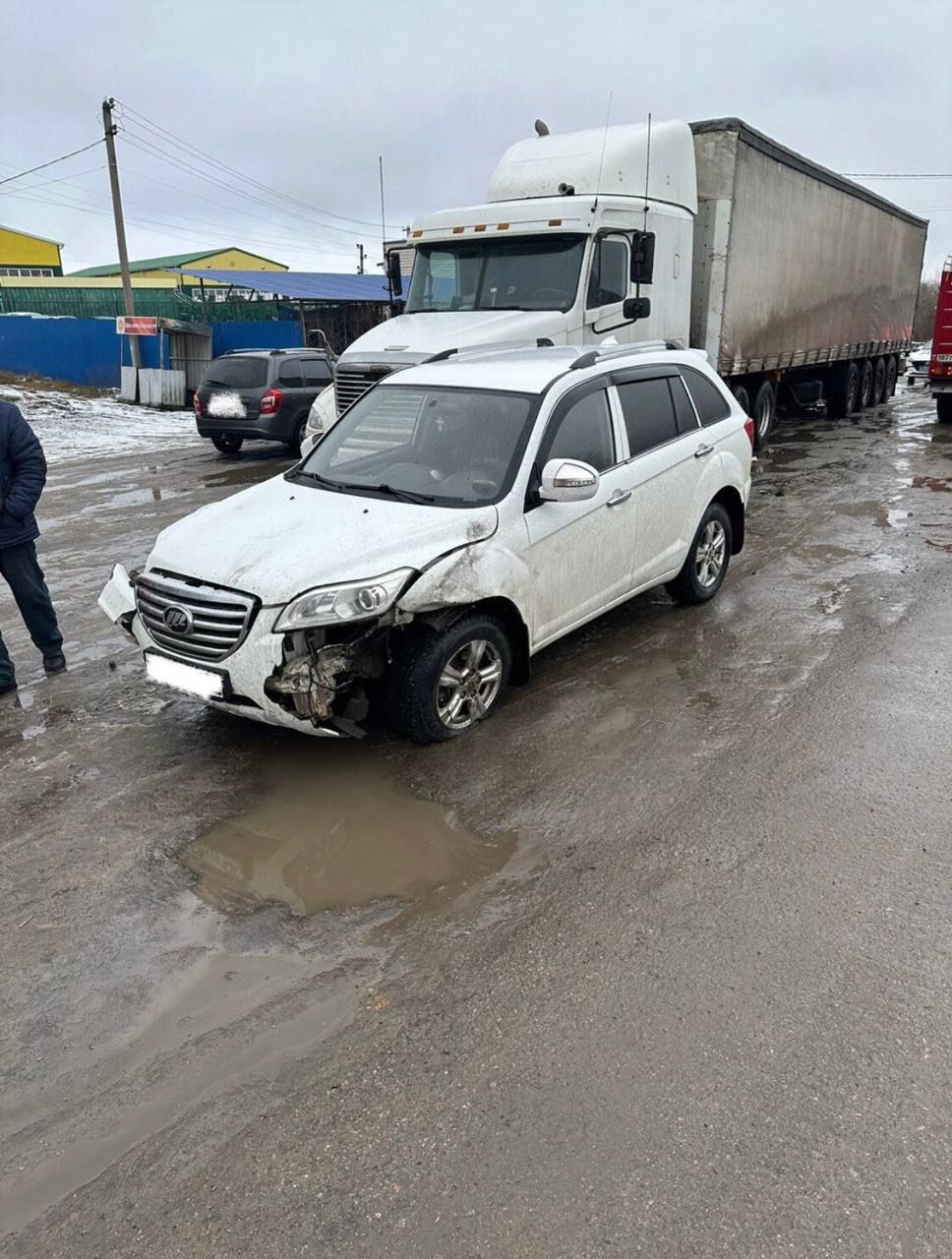 Под Воронежем два водителя пострадали в столкновении 4-х машин