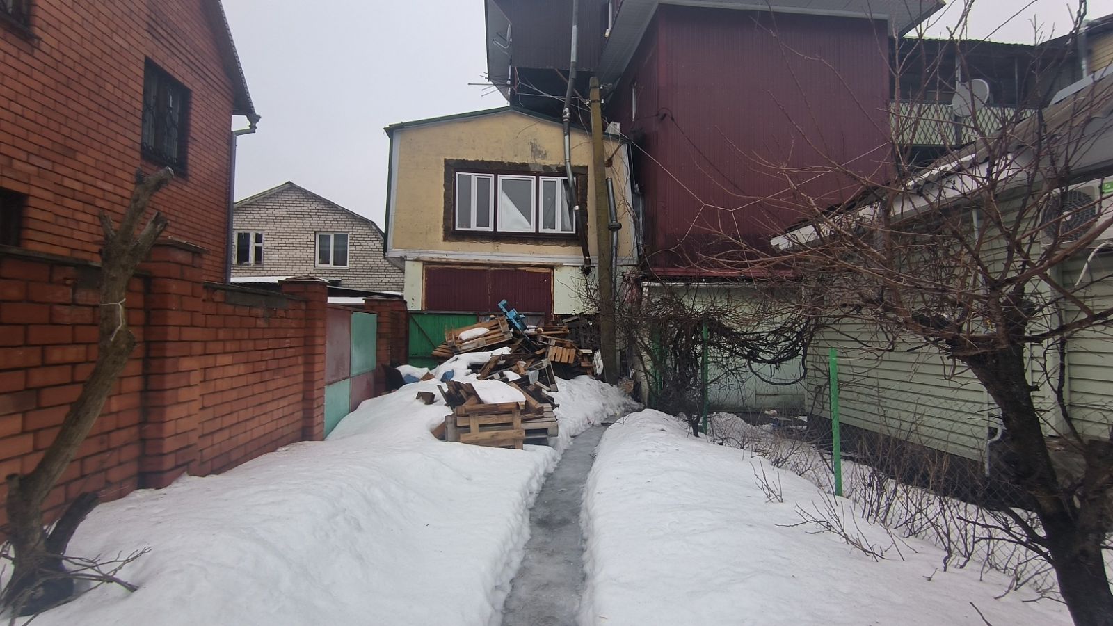 В Воронеже в этом году снесут дом, сделавший пенсионера пленником самостроя