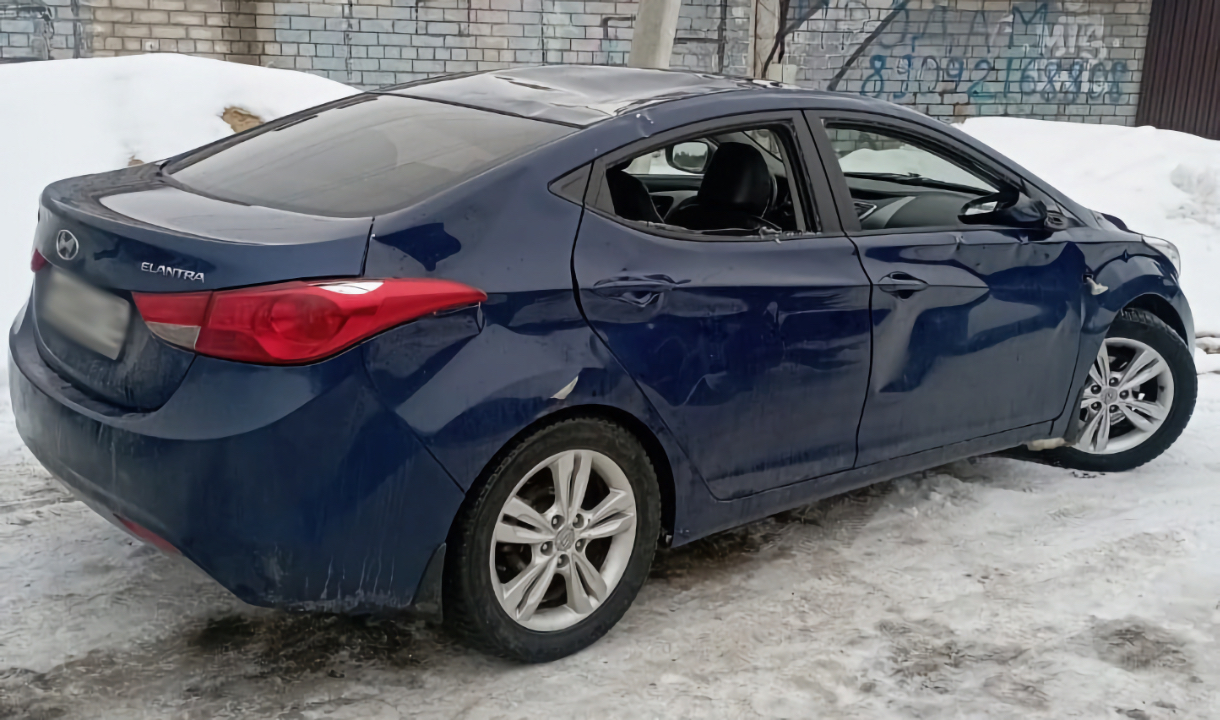 Под Воронежем два человека пострадали в перевернувшейся в кювете Hyundai  Elantra