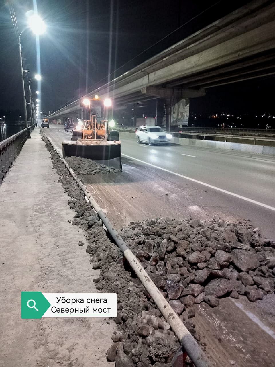 Расчистка улицы от снега.