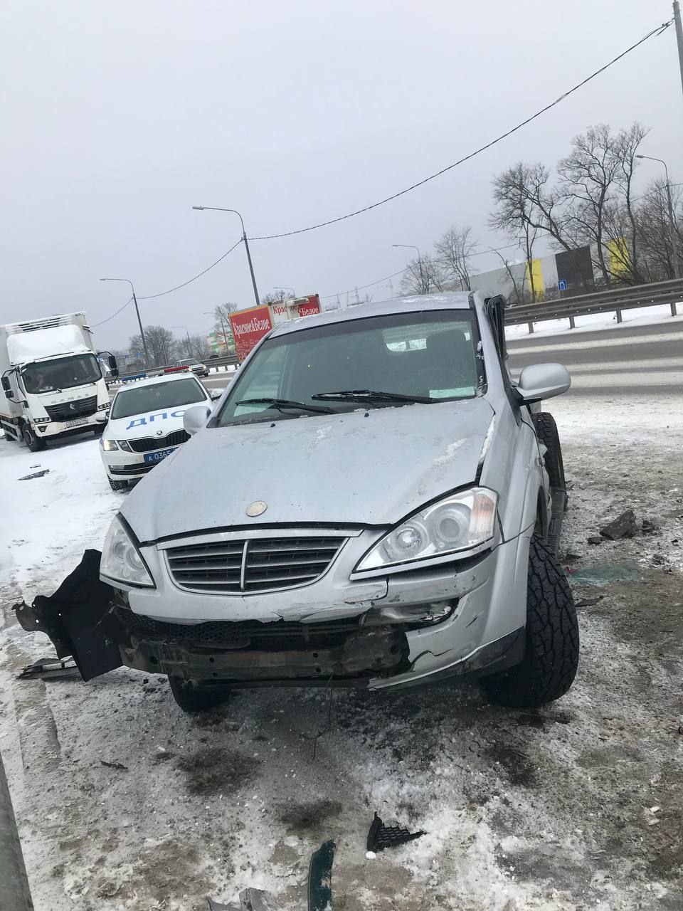 Под Воронежем в столкновении трёх авто пострадали водитель и пешеход