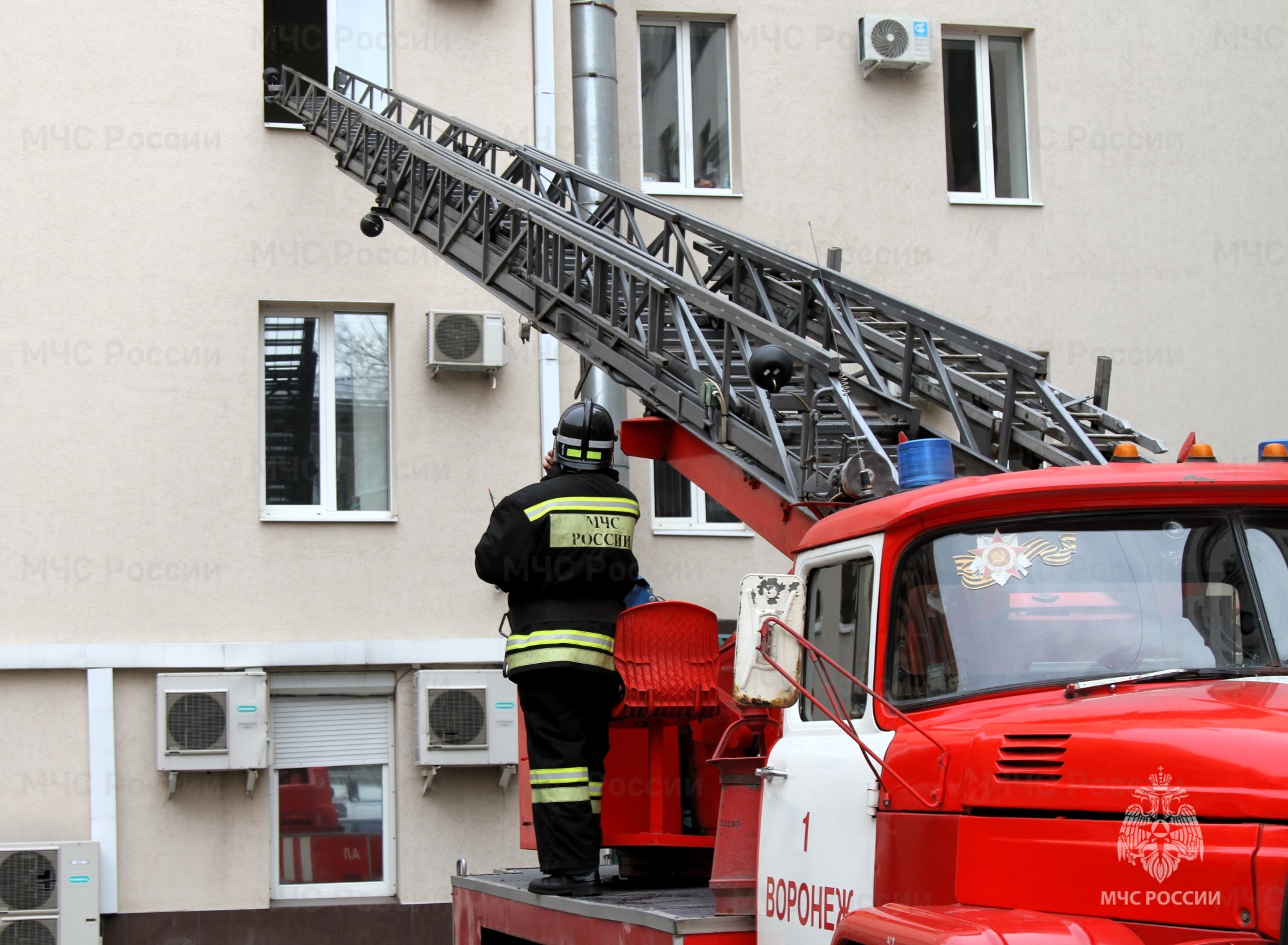 Как сегодня в Воронеже проходили пожарные учения в гостинице «Руссия»