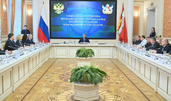 Губернатор Александр Гусев вручил государственные награды выдающимся воронежцам.