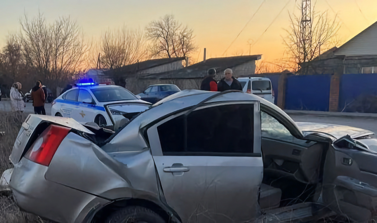 Под Воронежем Chery врезалась в столб: пассажир погиб, водитель в больнице