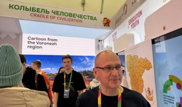 Сергей Кириенко осмотрел стенд Воронежской области.