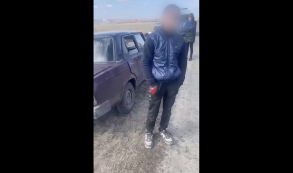 Парень пьяным ехал за рулем.