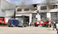Тушение пожара на заводе на улице Солнечной.