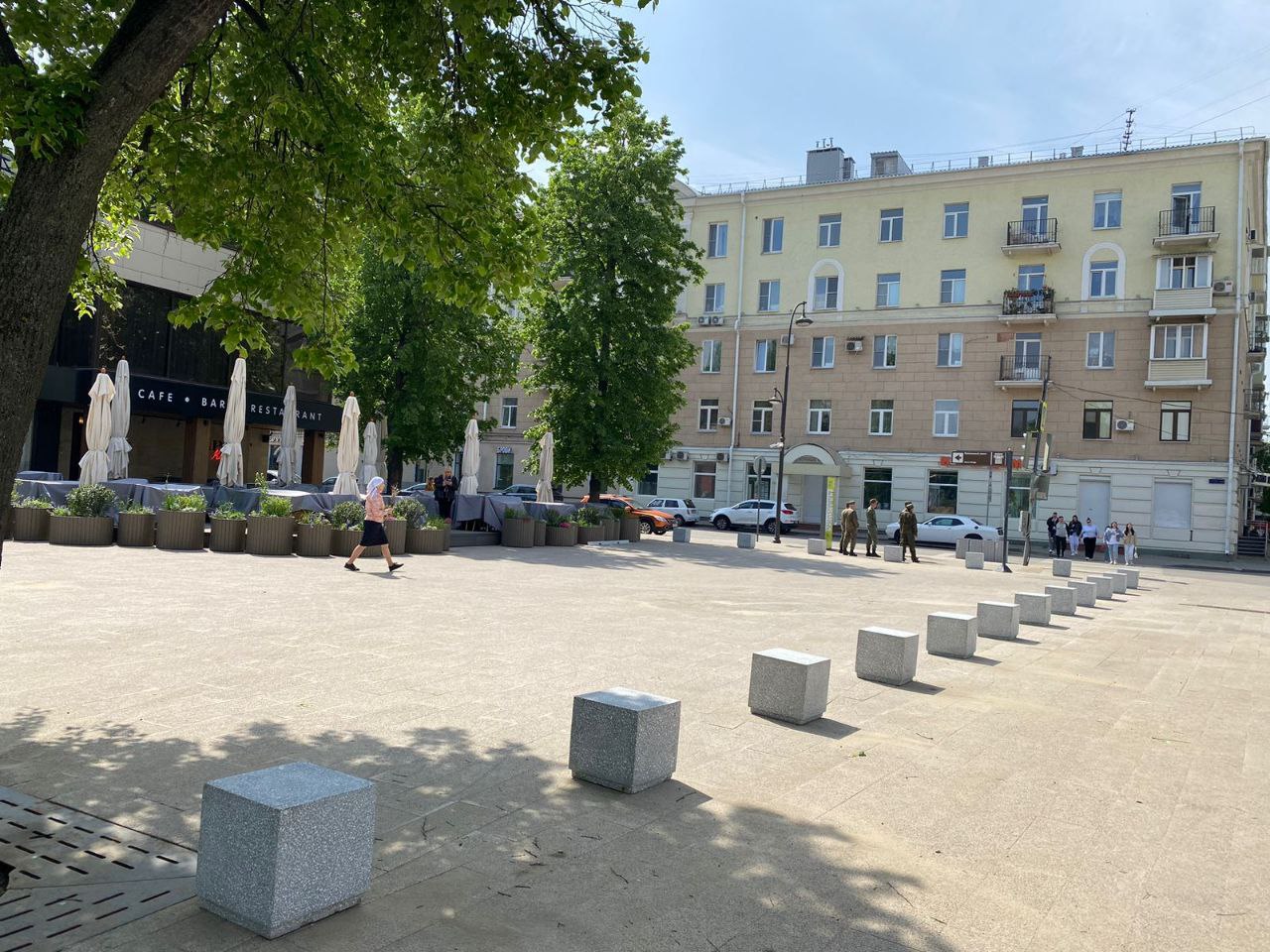 Бетонные кубы от наглых водителей устанавливают на Советской площади
