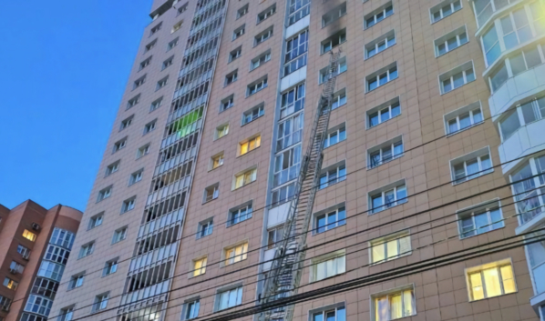 Пожар возник на 11-м этаже.