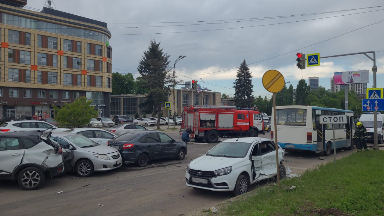 СКР организовал проверку по факту ДТП у въезда в Воронежский центральный парк