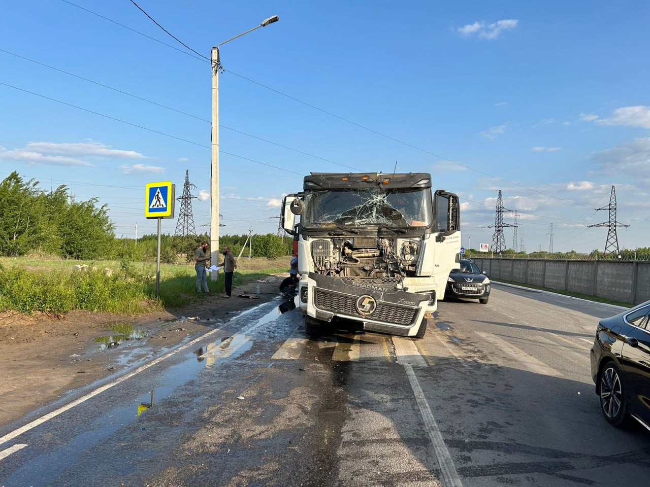 В Воронеже в столкновении трех грузовиков погиб 58-летний мужчина
