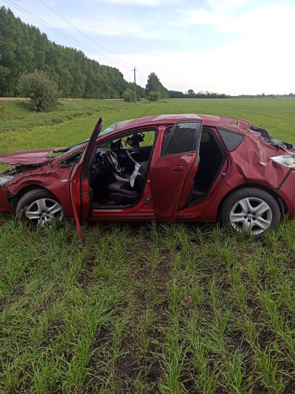 В Воронежской области опрокинулся Opel Astra: два человека в больнице