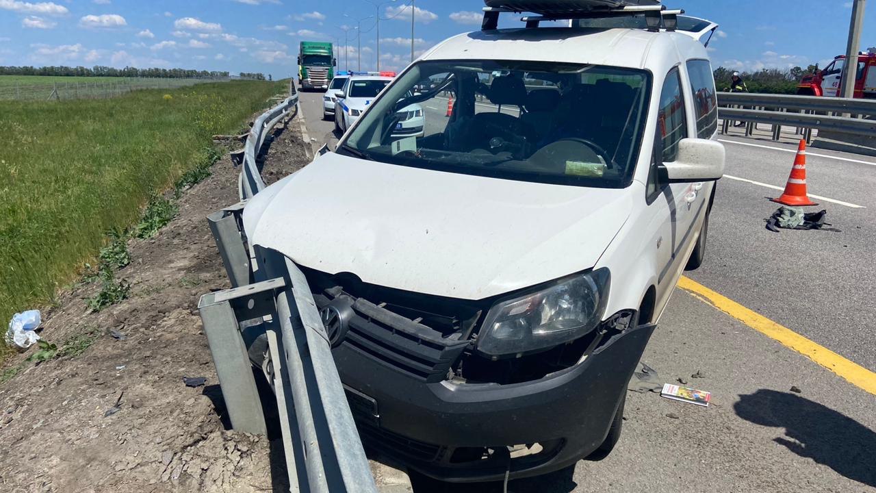 На воронежской трассе ребенок и женщина погибли в ДТП минивэна с фурой