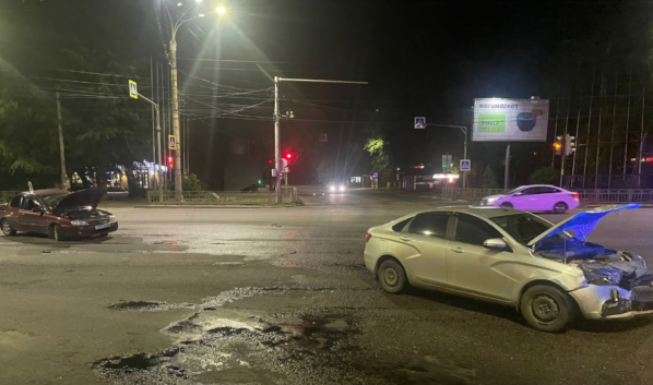 В аварии пострадали четырех человека.