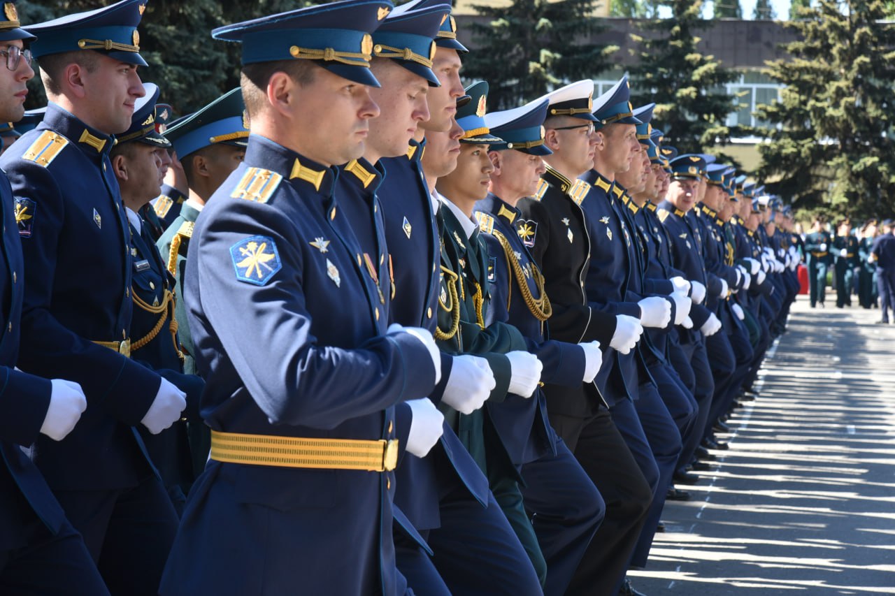 1595 офицеров выпустились из Военно-воздушной академии в Воронеже