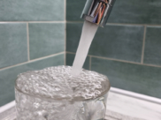 В часть домов вода уже вернулась.