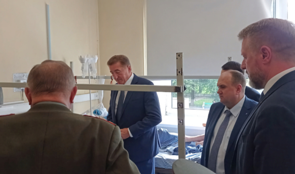 Сенатор Сергей Лукин посетил госпиталь.