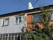 Капремонт в этом дому запланирован через многие годы.