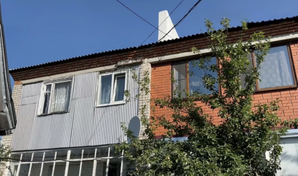 Капремонт в этом дому запланирован через многие годы.