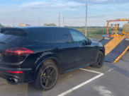 Эвакуировали Porsche Cayenne.