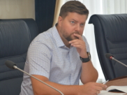 На заседании постоянной комиссии по ЖКХ, дорожному хозяйству и благоустройству.