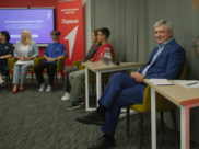 Губернатор Александр Гусев.