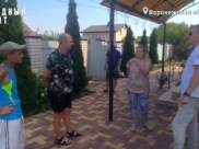 Люди жалуются на плохую воду.