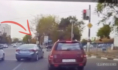 Автоледи проехала на красный свет.