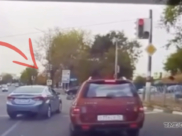 Автоледи проехала на красный свет.