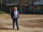 Олег Черкасов в обновленном дворе.