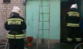 Пожар уничтожил гараж машину.