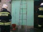 Пожар уничтожил гараж машину.
