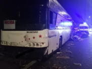 Водитель и пассажир автобуса пострадали.