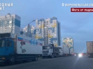 Улицу заполонили большегрузы.