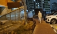 Людям пришлось покупать воду и нести её в свои дома.
