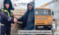 Машину вызволили из снежного плена.