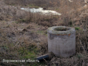 Стоки попадают в реку.