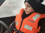 Ваню покатали на катере.